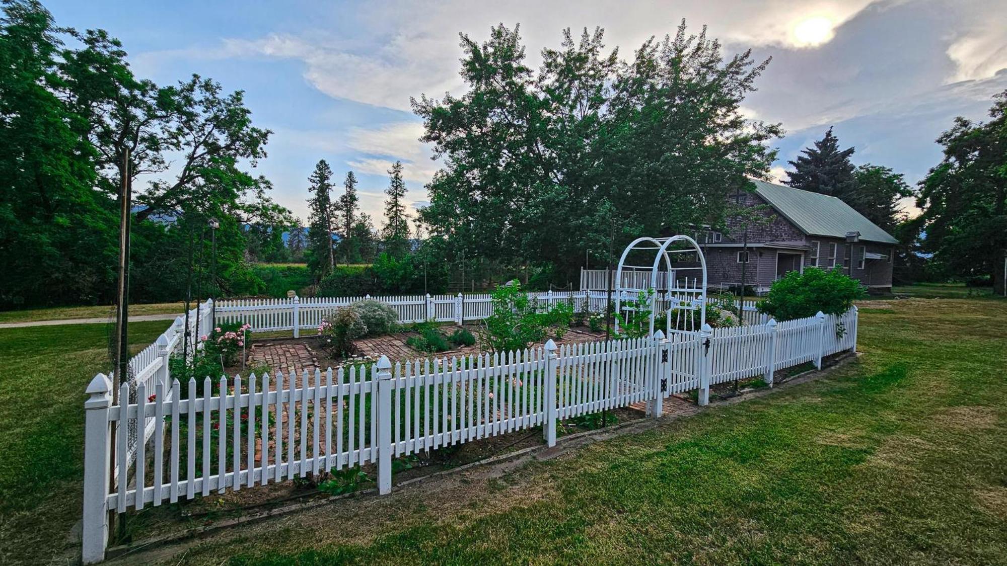 Gardenview Estate Bed And Breakfast Kettle Falls Εξωτερικό φωτογραφία